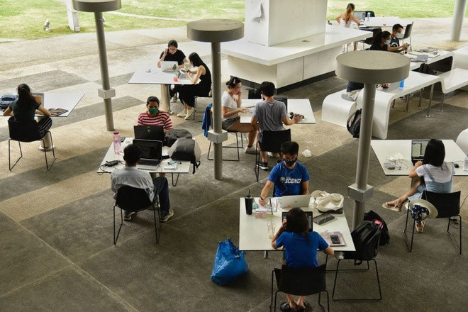 Quy định cấm tình yêu thầy - trò được ĐH Quốc gia Singapore áp dụng với sinh viên đại học, sau đại học và cả giữa giảng viên với nhau. Ảnh: Straits Times.