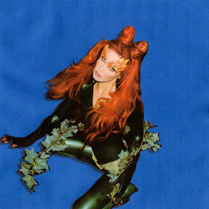 Năm nay chân dài Bella Hadid hóa trang thành cô gái rừng rú với tạo hình 'nảy lửa'