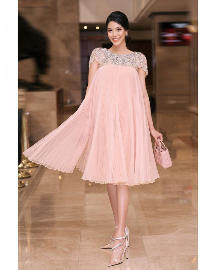 Hồ Ngọc Hà - Thủy Tiên - Đông Nhi - Lan Khuê - Đặng Thu Thảo: Ai xứng danh là mẹ bầu đẹp nhất Vbiz? Ảnh 12