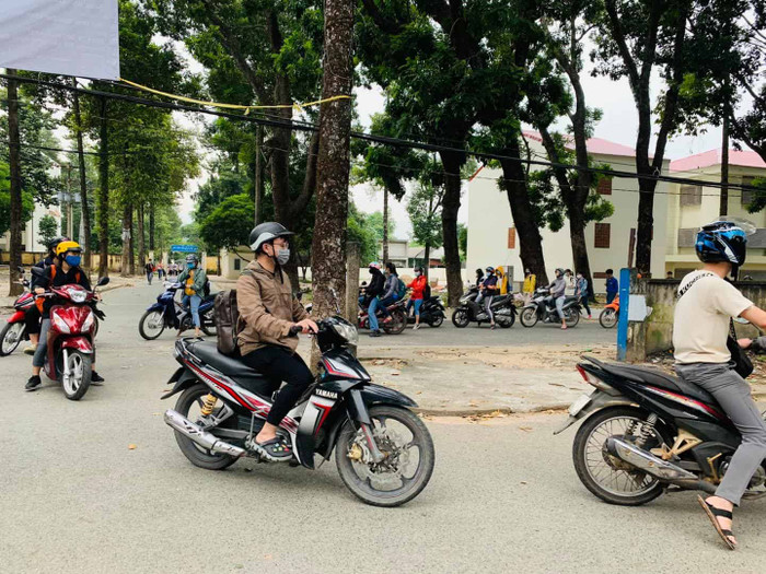 Sinh viên ĐH Nông Lâm TP. HCM nhận nhiều lời khen ngợi bởi văn hoá xếp hàng Ảnh 5