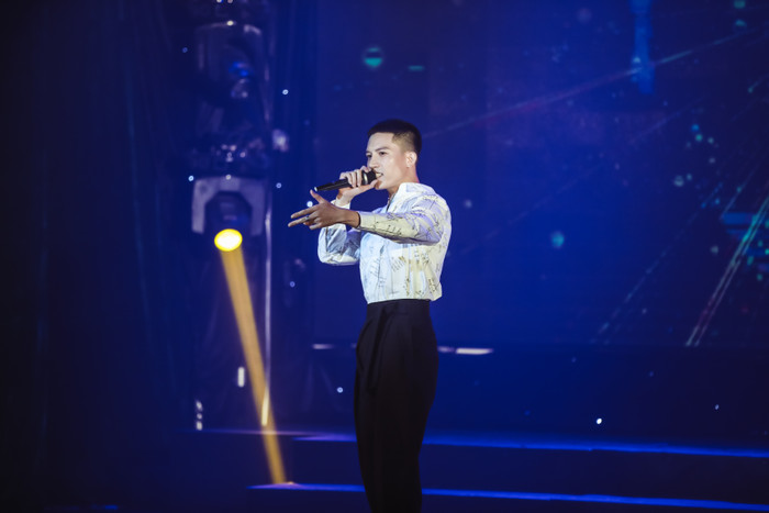 Quốc Cơ - Quốc Nghiệp đấu giá áo dài được 250 triệu ủng hộ miền Trung trong đêm nhạc 'Cùng em vượt lũ' Ảnh 21