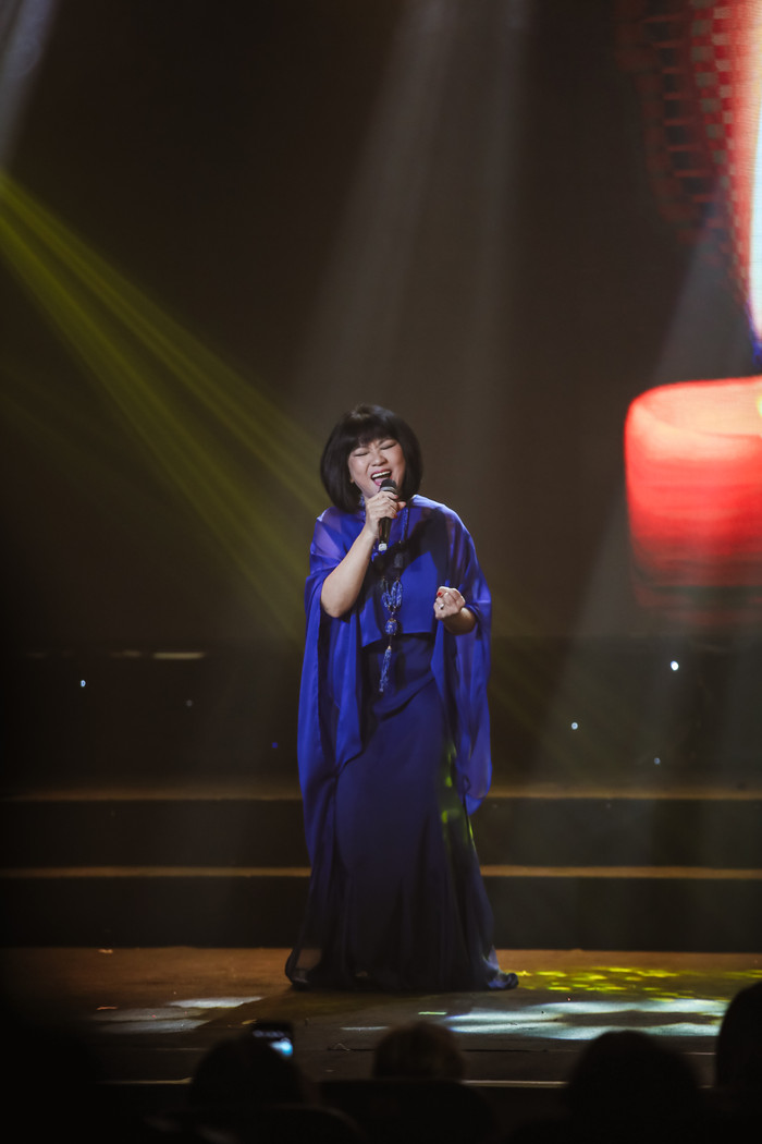 Quốc Cơ - Quốc Nghiệp đấu giá áo dài được 250 triệu ủng hộ miền Trung trong đêm nhạc 'Cùng em vượt lũ' Ảnh 8