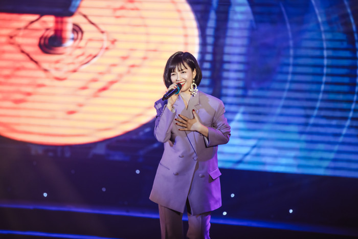 Quốc Cơ - Quốc Nghiệp đấu giá áo dài được 250 triệu ủng hộ miền Trung trong đêm nhạc 'Cùng em vượt lũ' Ảnh 23