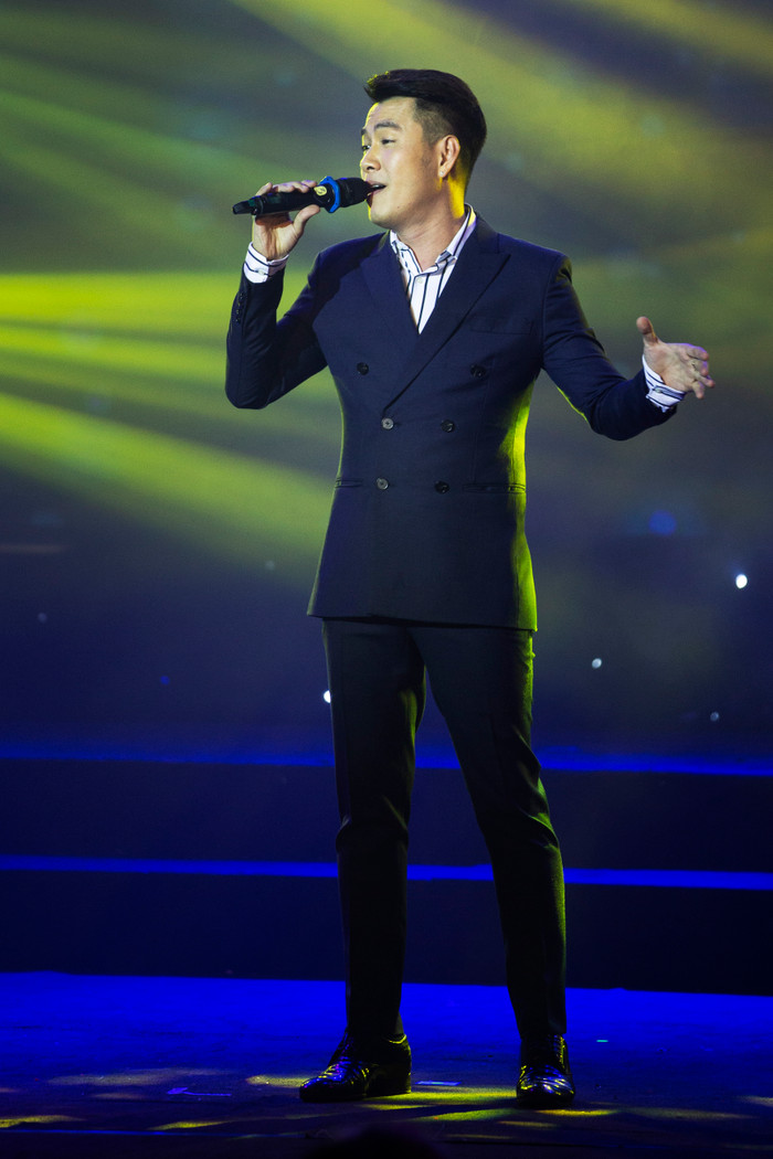 Quốc Cơ - Quốc Nghiệp đấu giá áo dài được 250 triệu ủng hộ miền Trung trong đêm nhạc 'Cùng em vượt lũ' Ảnh 10