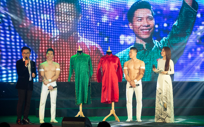 Quốc Cơ - Quốc Nghiệp đấu giá áo dài được 250 triệu ủng hộ miền Trung trong đêm nhạc 'Cùng em vượt lũ' Ảnh 2