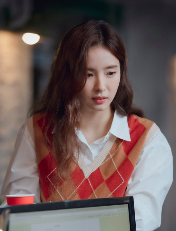 Shin Se Kyung đẹp tựa nữ thần trên tạp chí Allure: Trải lòng về phim 'Run On' sắp ra mắt Ảnh 12