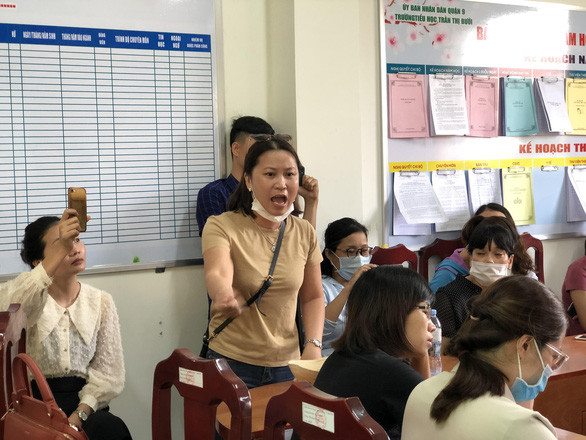 Một phụ huynh bày tỏ bức xúc về bữa ăn bán trú của con tại trường. Ảnh: TTO