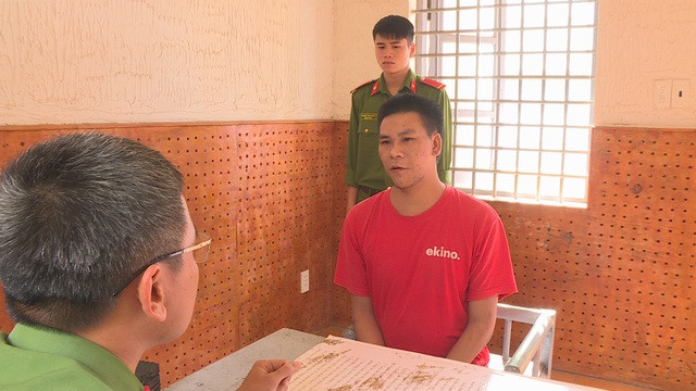 Đối tượng Nguyễn Chí Thương tại cơ quan công an. Ảnh Đức Nguyễn/Dân Trí