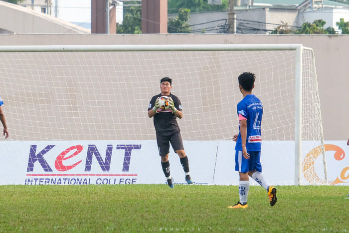 Trợ lý HLV Park Hang Seo xem con trai so tài với 'bản sao' Neuer, nói điều ý nghĩa về SV-League 2020 Ảnh 1