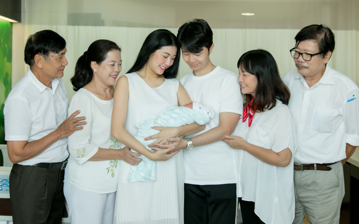 Thúy Vân hạ sinh con trai đầu lòng: 'Con thương mẹ sợ đau nên chào đời rất nhanh' Ảnh 2