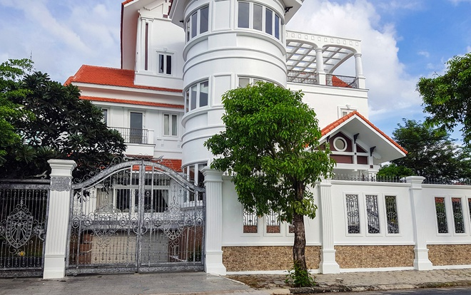 Trích xuất camera truy tìm kẻ lạ mặt đâm đứt tĩnh mạch nguyên Bí thư Thành ủy Nha Trang Ảnh 2