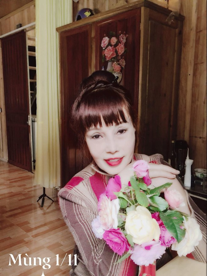 'Cô dâu 62 tuổi' gây tranh cãi khi tự nhận mình là người của công việc: 'Vợ chồng mình rất là bận' Ảnh 6