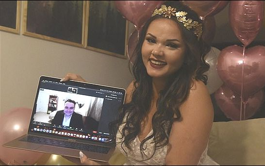 Cặp đôi đầu tiên trên thế giới kết hôn qua mạng vì bị COVID-19 chia cắt Ảnh 2