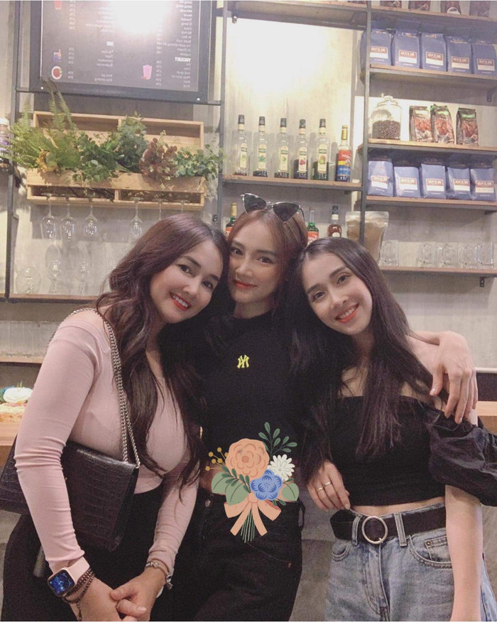 Chị em nhà Nhã Phương tụ họp, nhan sắc các 'mẹ bỉm' khiến ai cũng trầm trồ