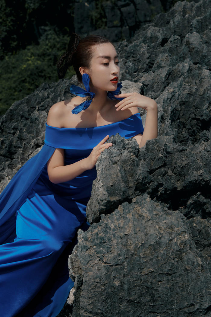 Đỗ Mỹ Linh leo núi, đi thuyền, ngâm mình trong nước lạnh làm nàng thơ tuyệt sắc giữa Ninh Bình Ảnh 12