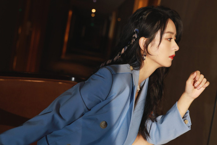 Góc nghiên thần thánh của nàng mỹ nhân Cbiz