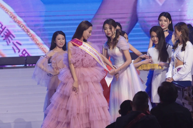 Thông tin trên website của Miss Asia ATV cho thấy cô có số đo ba vòng 36, 26 và 38 (tương đương 91, 66 và 96 cm), chiều cao 175 cm, cân nặng 52 kg