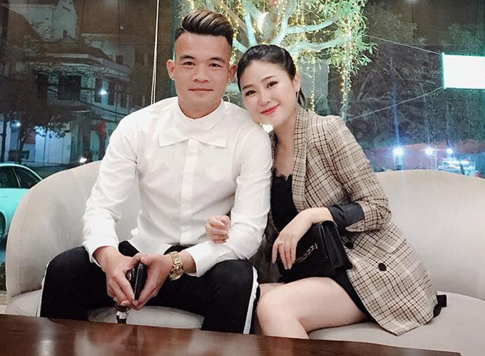 Quan tâm 'drama' làm gì khi anh chàng đang có cuộc sống viên mãn bên bà xã là hot girl Tây Nguyên và con trai đầu lòng