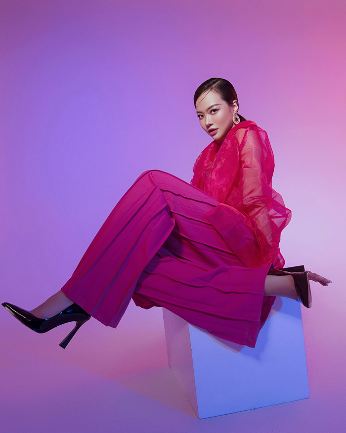Kiều Ngân đón tuổi mới bằng bộ ảnh gợi cảm, khoe trọn đôi chân 1m11 Ảnh 1