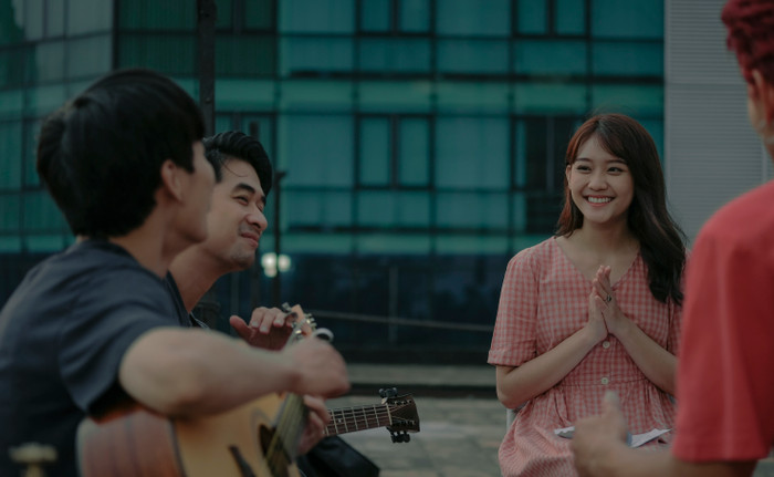 Review phim 'Sài Gòn trong cơn mưa': Thành công là hạnh phúc hay giàu có? Ảnh 4