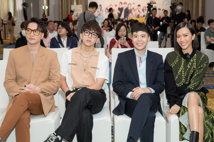 Diệu Nhi e ấp đến lạ lùng khi xuất hiện cạnh dàn trai đẹp Trịnh Thăng Bình, Tùng Maru Ảnh 4