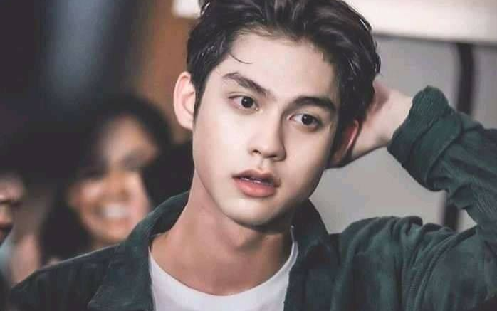 Bright Vachirawit: Từ vai phụ mờ nhạt đến 'người hùng' hàng đầu của GMM TV Ảnh 2