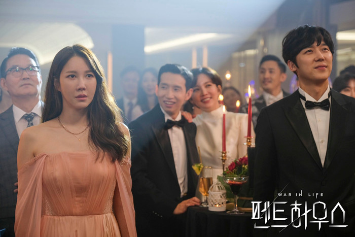 Lee Ji Ah trong 'Penthouse'.