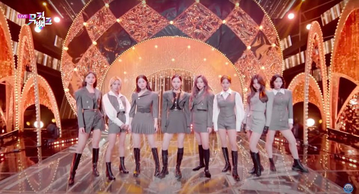 4 lần TWICE hạ gục mọi ánh nhìn trên sân khấu 'I Can't Stop Me' Ảnh 5