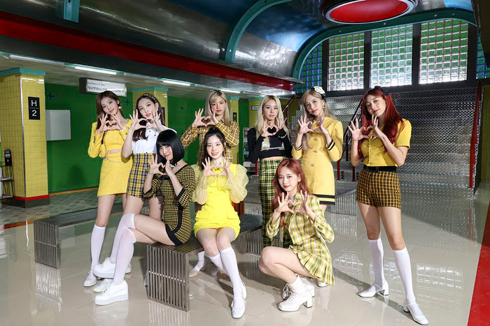 4 lần TWICE hạ gục mọi ánh nhìn trên sân khấu 'I Can't Stop Me' Ảnh 7