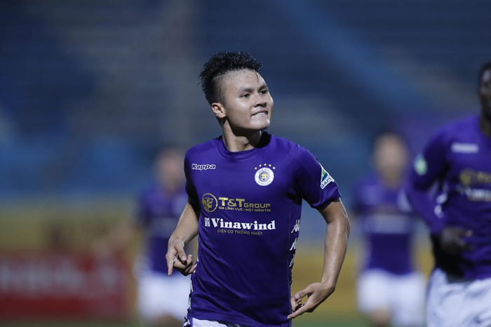 Quang Hải ghi bàn thắng đẹp mắt vào lưới Sài Gòn FC.