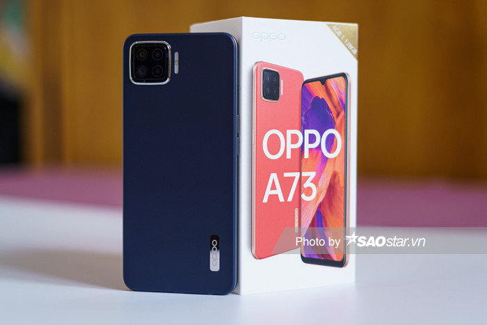 OPPO A73 mới đây đã chính thức được bán ra tại Việt Nam. Với giá bán dưới 5 triệu đồng, điện thoại mới của OPPO trực tiếp “tham chiến” ở phân khúc điện thoại tầm trung tại Việt Nam. Đây được xem là phân khúc thiết bị có mức độ cạnh tranh khốc liệt nhất ở thị trường trong nước do nhận được nhiều sự quan tâm của người dùng.