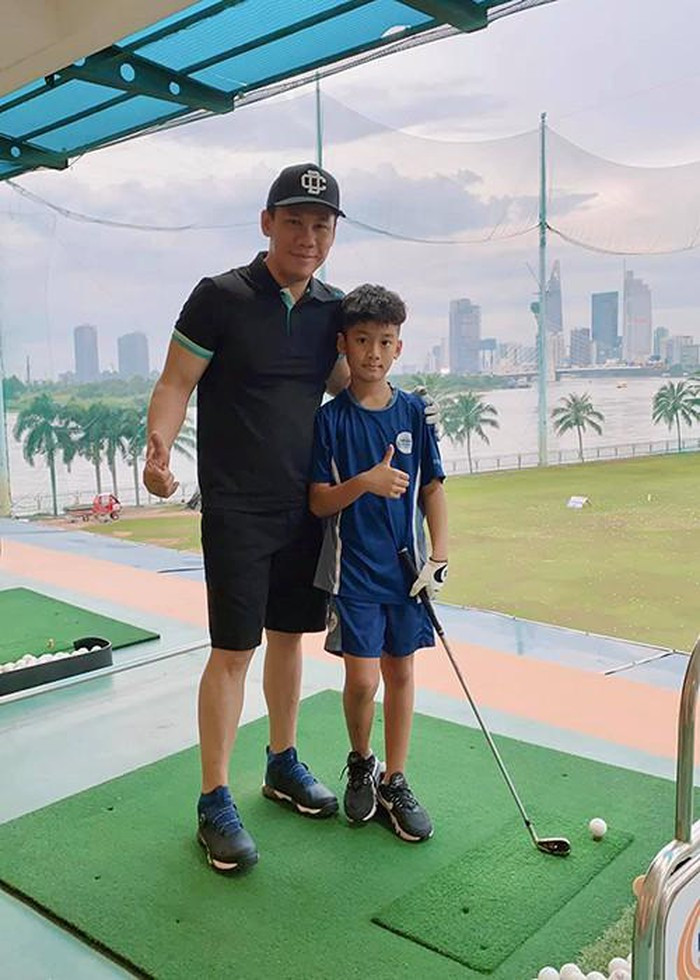 Hiện doanh nhân Đức Huy và con trai đang sống tại căn biệt thự ở quận 2, TP HCM. Sau khi ly hôn chồng, Lệ Quyên đã dọn ra ở riêng