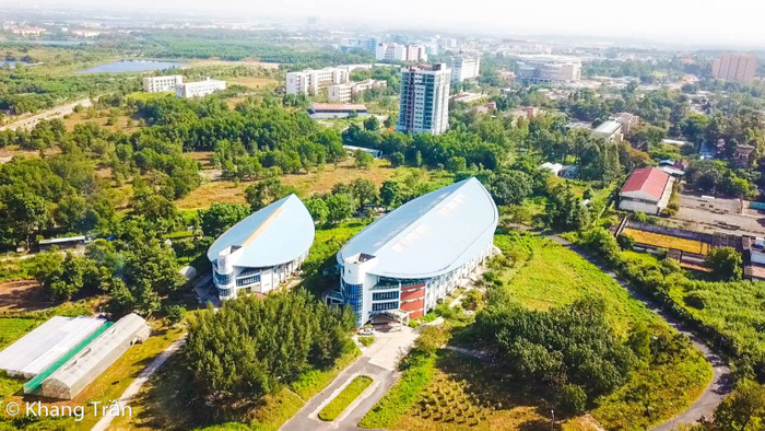 Tòa nhà dành cho việc nghiên cứu Nhà Chiếc Lá, A1 và A2.