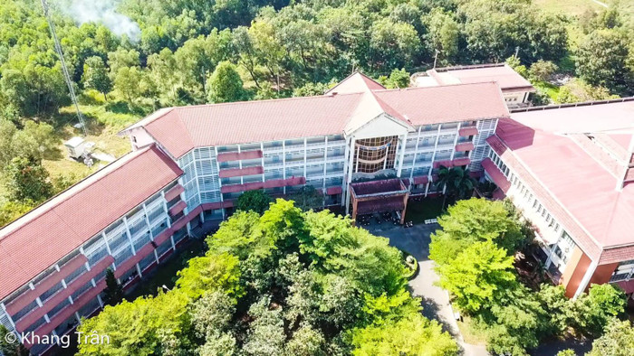 Khu giảng đường Rạng Đông