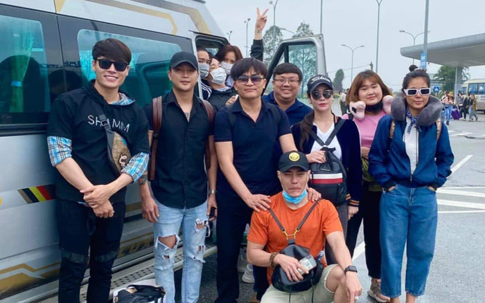 TiTi (HKT) đáp trả cực gắt khi bị chỉ trích: 'Đi từ thiện mà mặc quần rách' Ảnh 2