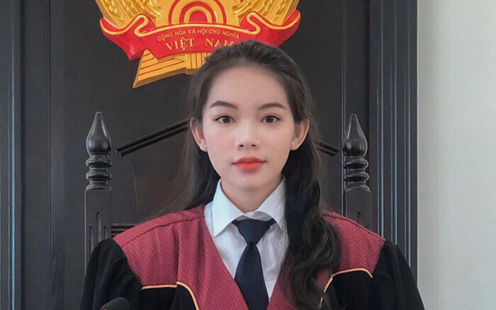 Khoác áo Thẩm phán, những nữ sinh Học viện Tòa án bất ngờ nổi tiếng bởi ngoại hình quá đỗi xinh đẹp Ảnh 2
