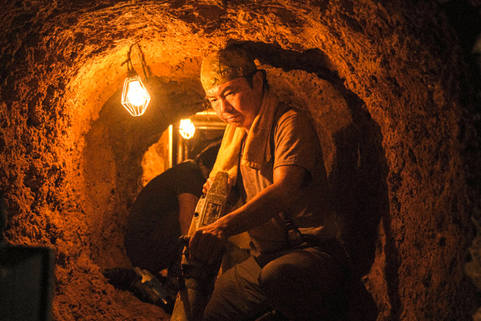 'Kẻ săn mộ': Bom tấn đứng đầu rạp phim Hàn Quốc sắp về Việt Nam Ảnh 14