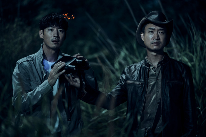 'Kẻ săn mộ': Bom tấn đứng đầu rạp phim Hàn Quốc sắp về Việt Nam Ảnh 26