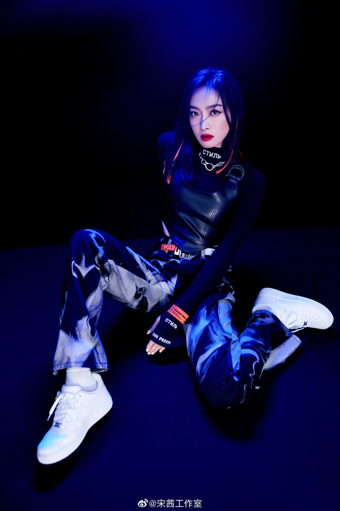 Những lần sao Hoa ngữ lỡ trượt tay like bài: Người được lợi, kẻ mất hết bạn bè Ảnh 19