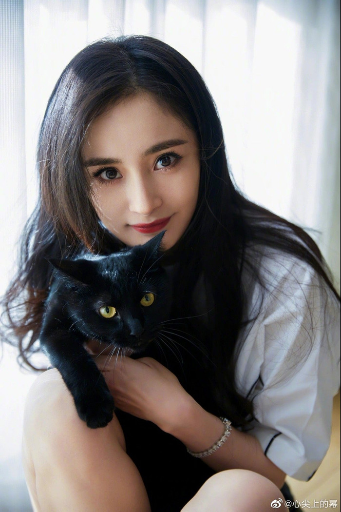 Những lần sao Hoa ngữ lỡ trượt tay like bài: Người được lợi, kẻ mất hết bạn bè Ảnh 7