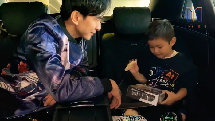 Khoảnh khắc ngọt ngào của gia đình Đan Trường khiến cộng đồng mạng vô cùng hâm mộ.