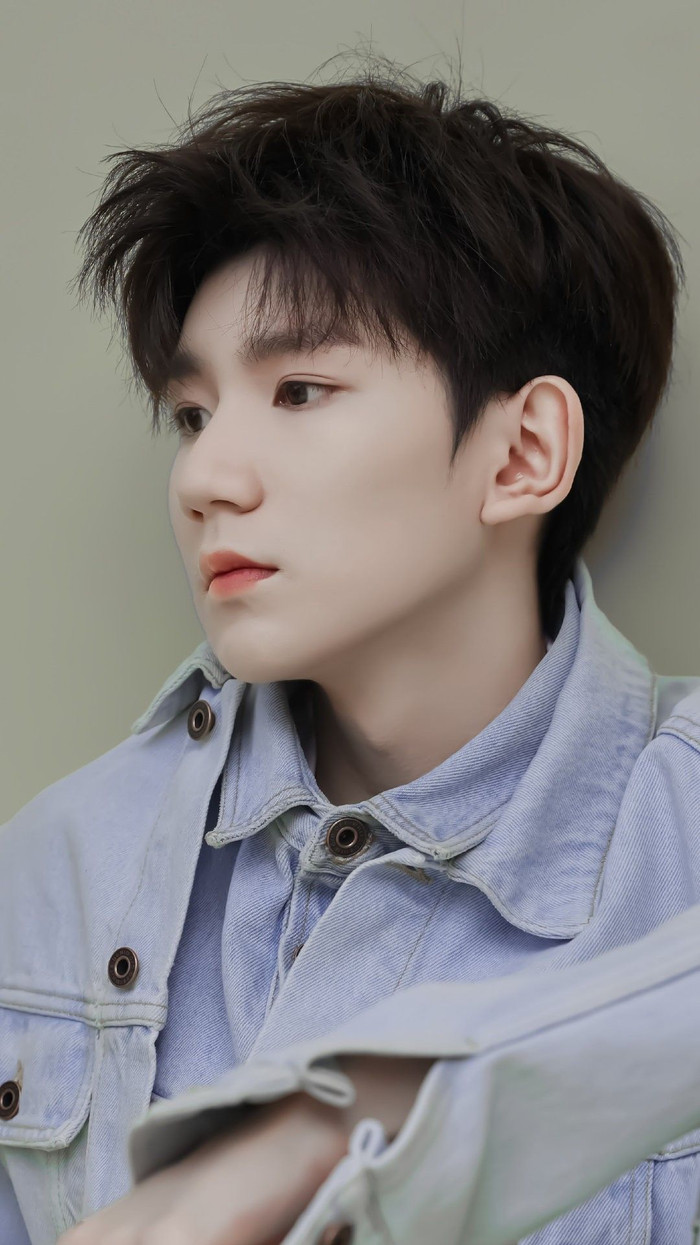 Không kém cạnh hai thành viên còn lại trong TFBoys, Vương Nguyên cũng chiếm một thứ hạng trong TOP 15.