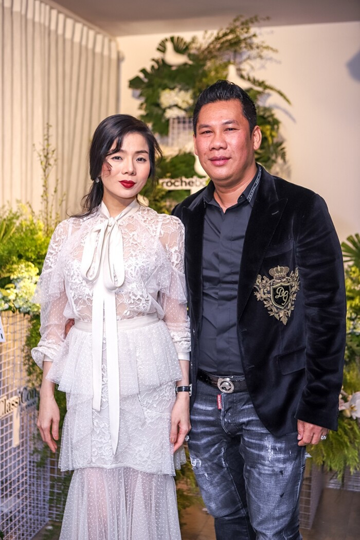 Vào 30/10 vừa qua, Lệ Quyên chính thức thông báo tin tức ly hôn với Đức Huy sau 10 năm bên nhau