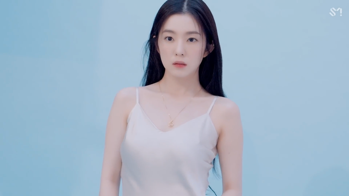 Lộ diện sau scandal: Irene (Red Velvet) 'buồn lãng mạn', hóa cô Tuyết 'Số đỏ' phiên bản Hàn! Ảnh 3