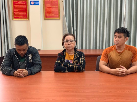 Ba đối tượng tại cơ quan công an. Ảnh: Chí Thạch/Báo SGGP