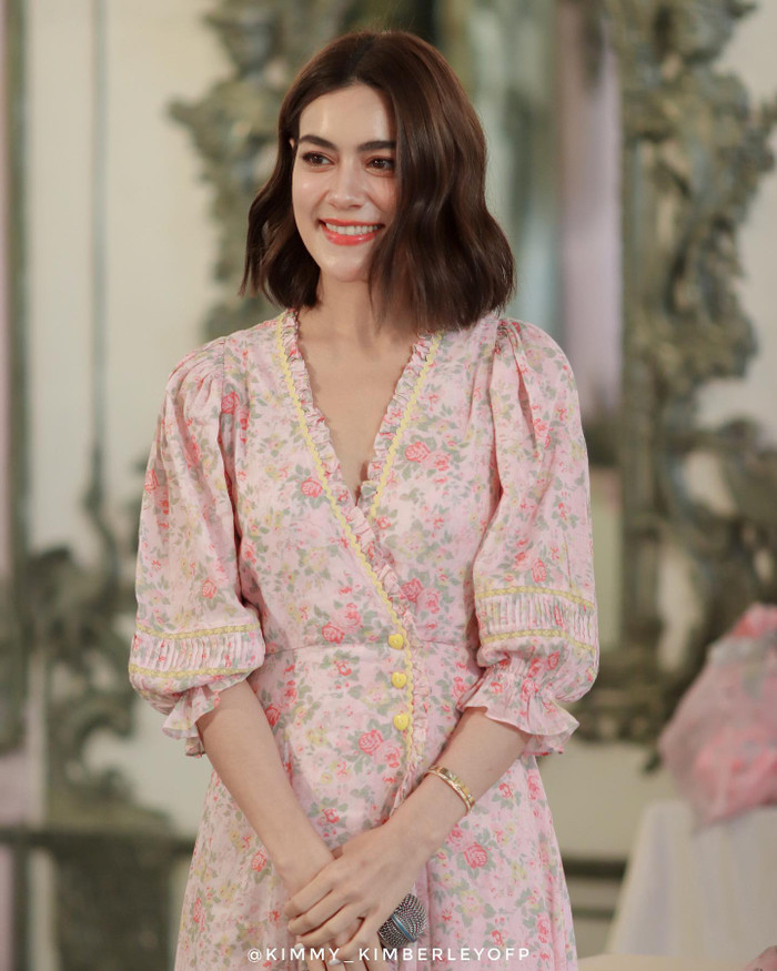 Kimmy trông trẻ trung hơn rất nhiều với mái tóc ngắn