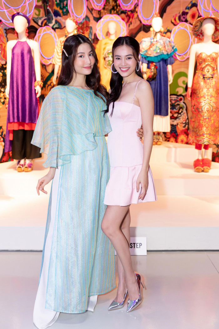 Nếu Diễm My chọn áo dài mong manh thì Ninh Dương Lan Ngọc ưu ái chiếc váy trắng đơn giản, thanh nhã. 