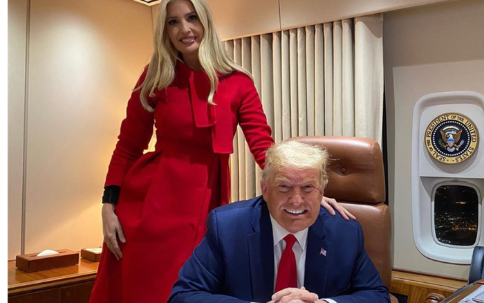Thời trang nền nã nhưng đắt giá của Ivanka Trump & Melania Trump xuyên suốt cuộc bầu cử Mỹ 2020 Ảnh 2
