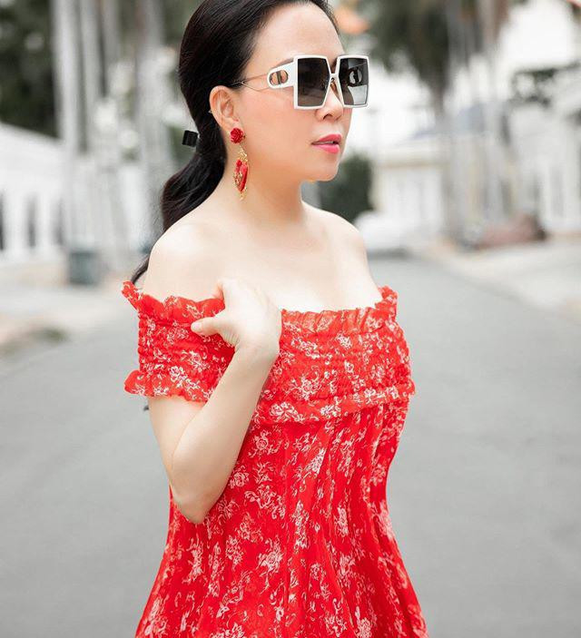 Cũng vẫn khoe được hình thể mà không làm hình ảnh trở nên bị đóng khung. 