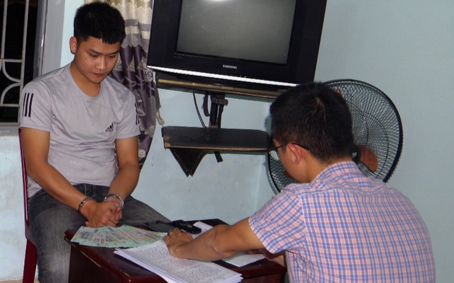 Dùng video người phụ nữ vào nhà nghỉ với người lạ để đe dọa tống tiền Ảnh 2